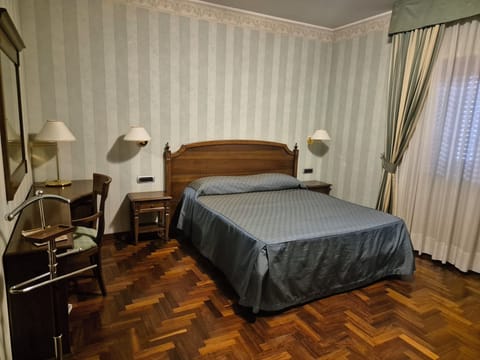 Double or Twin Room | In-room safe, desk, blackout drapes, soundproofing