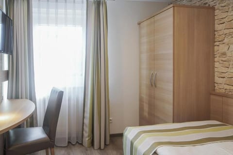 Premium bedding, in-room safe, desk, laptop workspace