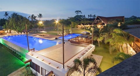 Outdoor pool, an infinity pool, pool umbrellas, sun loungers