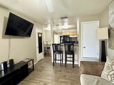 Comfort House, 2 Bedrooms, Pets Allowed | Living area