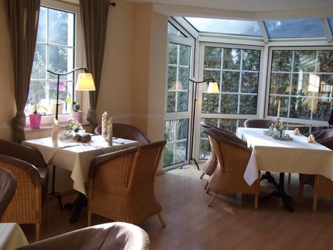 Lunch and dinner served, Regional cuisine