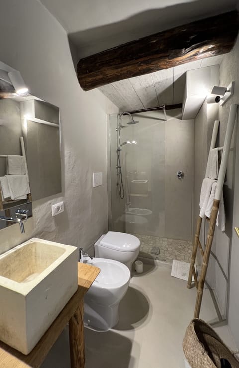 Deluxe Double Room, Sea View | Bathroom