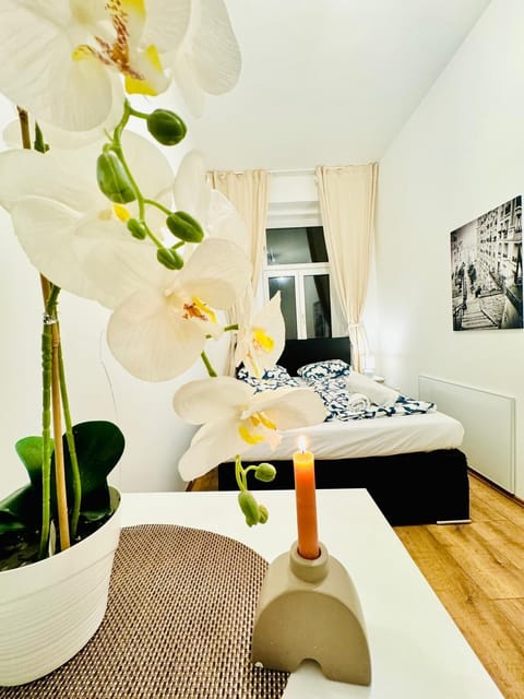 Basic Apartment | Iron/ironing board