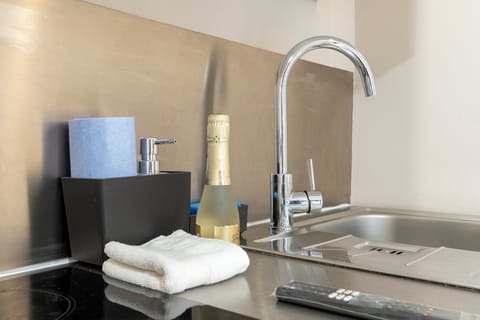 Comfort Triple Room, City View | Private kitchen