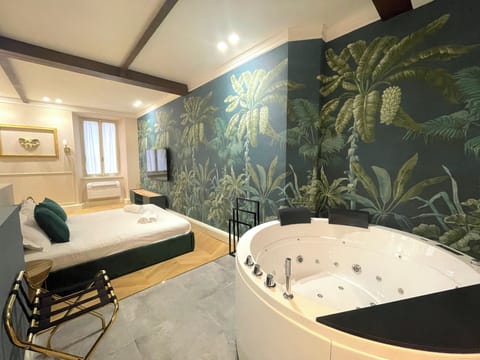 Private spa tub