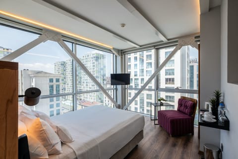 Superior Room | Egyptian cotton sheets, premium bedding, desk, blackout drapes