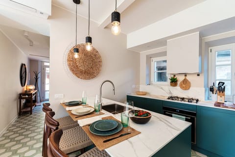 Apartment, Lake View | Private kitchen | Full-size fridge, oven, stovetop, dishwasher