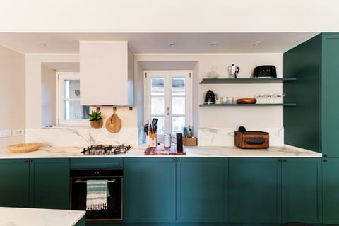 Apartment, Lake View | Private kitchen | Full-size fridge, oven, stovetop, dishwasher