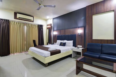 Classic Double Room | Desk, laptop workspace, iron/ironing board, WiFi (free)
