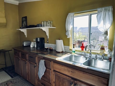 House, Mountain View | Private kitchen | Toaster