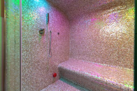 Exclusive Suite | Jetted tub