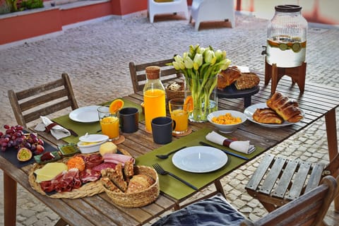 Daily buffet breakfast for a fee