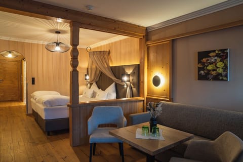 Hypo-allergenic bedding, in-room safe, individually furnished, desk