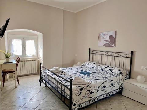 Double Room | Desk, free WiFi, bed sheets