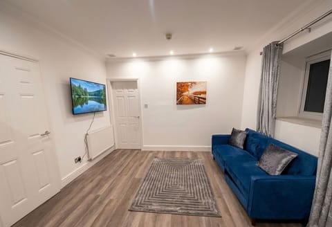 Apartment, 2 Bedrooms | Living room