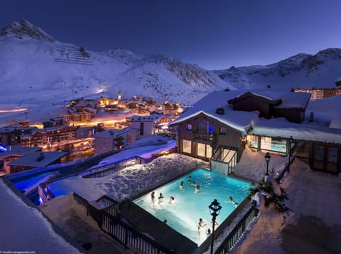 Outdoor pool, open 10:00 AM to 8:00 PM, sun loungers