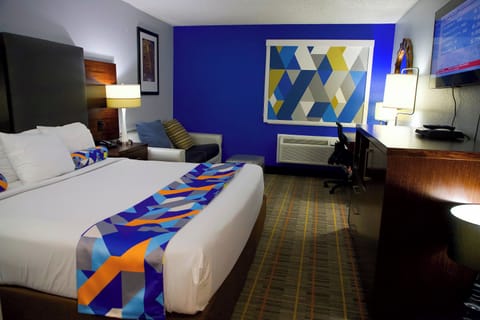 Premium Room, 1 King Bed, Non Smoking, Pets Not Allowed | Premium bedding, pillowtop beds, desk, laptop workspace