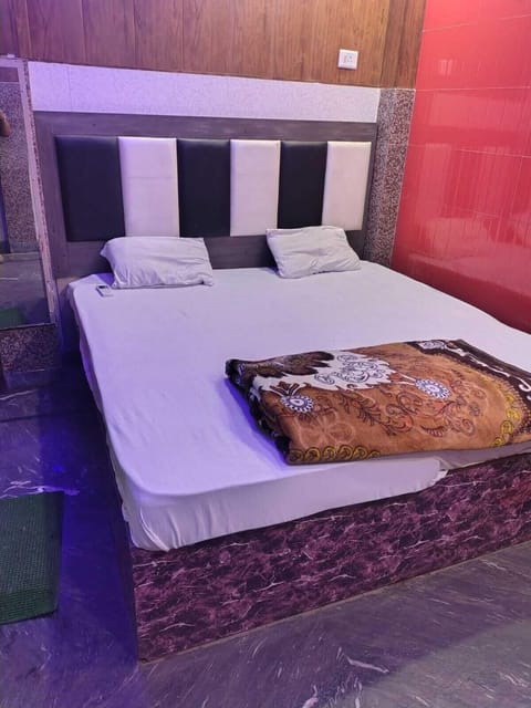 Deluxe Room | Rollaway beds, free WiFi, bed sheets