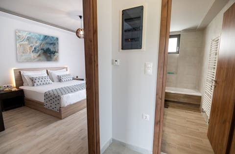 6 bedrooms, free cribs/infant beds, bed sheets