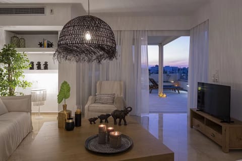 Apartment, 4 Bedrooms, Smoking, Terrace | Living room