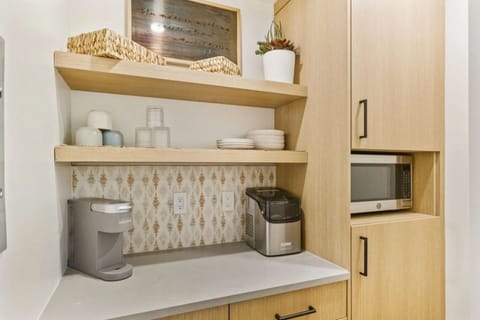 Cabin, 1 King Bed, Patio, River View | Interior