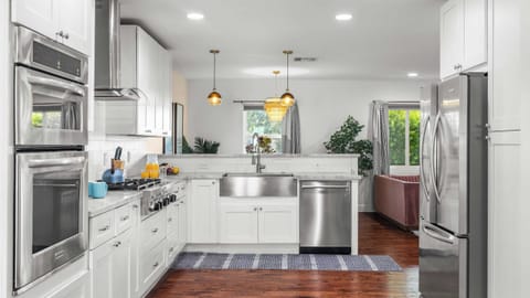 House (4 Bedrooms) | Interior