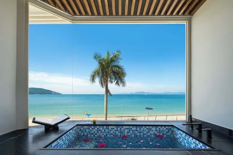 Executive Double Room, Balcony, Sea View | Deep soaking bathtub