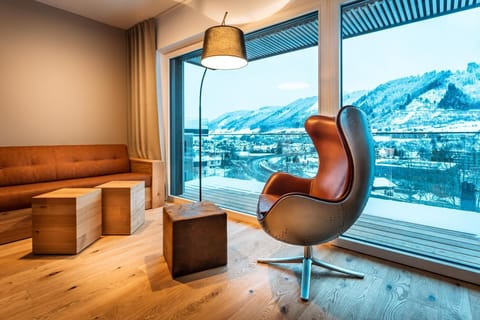 Coburg TWO | Living area | TV, heated floors