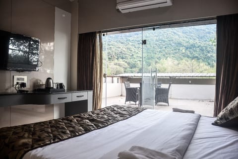 Soundproofing, iron/ironing board (on request), WiFi (free), bed sheets
