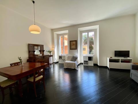 Apartment (2 Bedrooms) | Living area