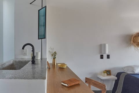 Superior Double Room, Balcony, Pool View | Bathroom