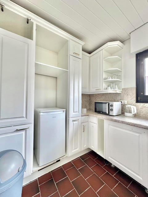 Deluxe Villa, Garden View | Private kitchen