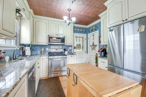 House (2 Bedrooms) | Interior