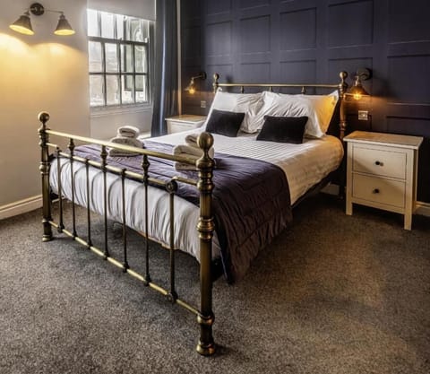 Superior Double King room | Free WiFi, bed sheets