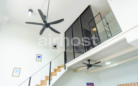 Loft, 2 Queen Beds, Non Smoking, Kitchenette | Living area | Flat-screen TV