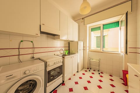 Apartment, 1 Bedroom, Sea View | Private kitchen