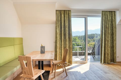 Design Double Room, Lake View | In-room safe, desk, laptop workspace, free WiFi