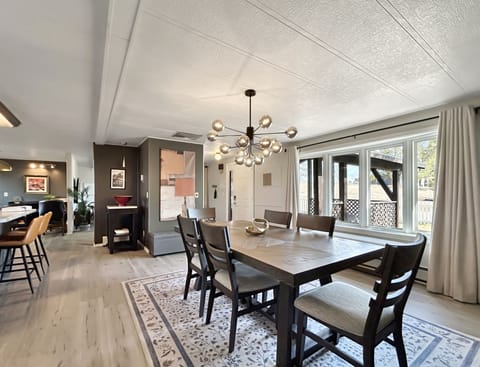 House, 5 Bedrooms | Dining