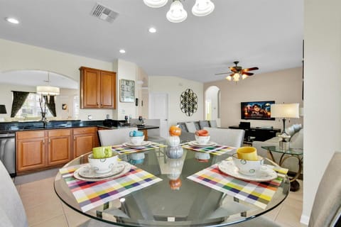 House, 6 Bedrooms | Dining