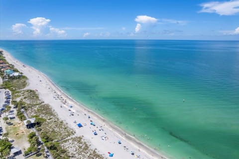 House, 5 Bedrooms | Beach