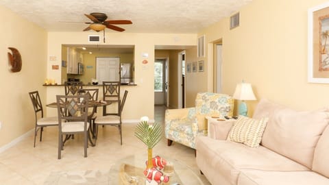 Condo, 2 Bedrooms | Living area