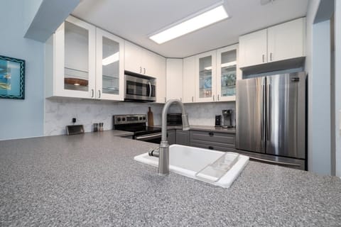 Townhome, 2 Bedrooms | Private kitchen