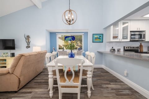 Townhome, 2 Bedrooms | Interior