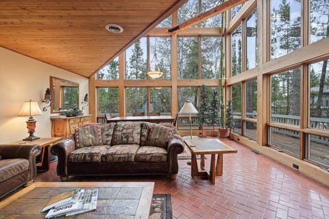 House, 4 Bedrooms | Living area