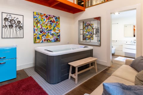 Luxury Suite | Desk, free WiFi, bed sheets