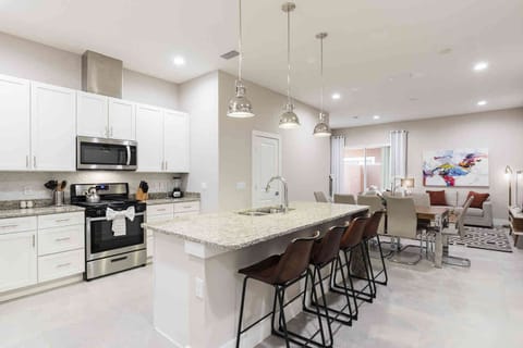 Villa (4 Bedrooms) | Private kitchen | Microwave, oven, highchair, blender