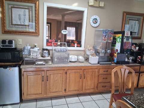 Free on-the-go breakfast on weekends