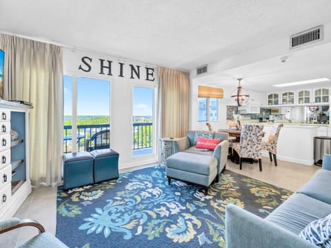 Condo, 1 King Bed (Pinnacle Port PH-36 - Caspian Pearl) | Living area