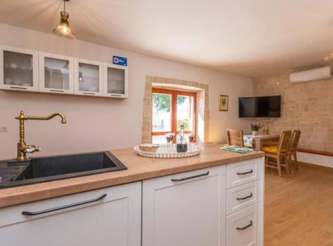 Villa (Heated Pool Retreat) | Private kitchen | Fridge