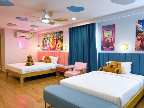In-room safe, blackout drapes, free WiFi